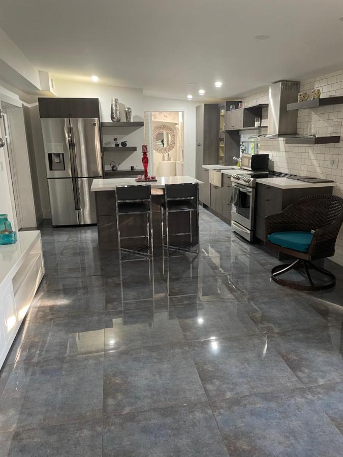 Cozy Triplex Centrally Located Miami Exterior photo