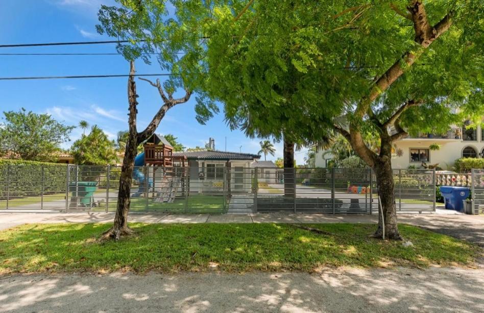 Cozy Triplex Centrally Located Miami Exterior photo