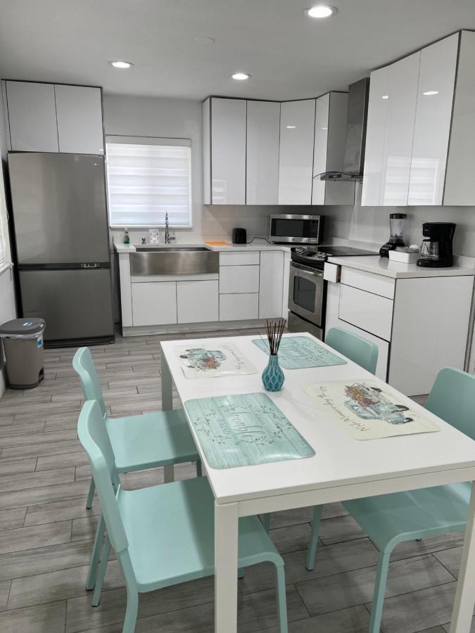 Cozy Triplex Centrally Located Miami Exterior photo