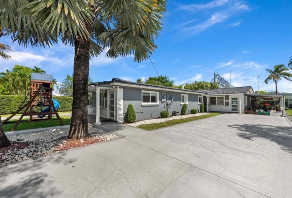 Cozy Triplex Centrally Located Miami Exterior photo